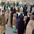 Najmanje devetoro ubijeno u izbornom danu u Pakistanu – broje se glasovi, prekinuta telefonska veza