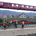 Nastavljeni radovi na rekonstrukciji pruge. Neće se uzimati deo, ostaje Stadion u centru Radin Dola. Pruga stiže do ulaska u…