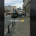 „Lep prizor“: Pauk odneo policijski automobil, navodno zbog nepropisnog parkiranja (VIDEO)