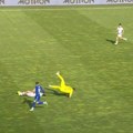 Jeziva scena iz Hrvatske: Golman nokautirao saigrača kolenom, nesrećni fudbaler nepomično ležao na terenu! (video)