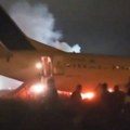 Pojavio se jeziv snimak: Avion gori dok putinici u panici beže da spasu živu glavu (VIDEO)