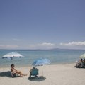Први топлотни Талас стиже у Грчку! Од сутра 35 степени, на овом острву за викенд и до +40! У неким деловима већ као у Сахари