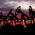 Cena nafte pada jer podaci pokazuju povećanje američkih zaliha