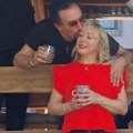 Naš legendarni pevač u braku sa 34 godine mlađom: Kada su se upoznali on imao 54, a ona 18: Krili vezu zbog osude okoline