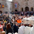 Hiljade ljudi hrle da vide 400 godina stare posmrtne ostatke španske svetice