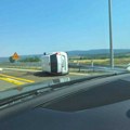 Prevrnuo se automobil kod Leskovca