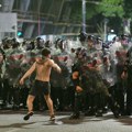 Poplava policijskog nasilja na ulicama Srbije: Luki polomili nos, advokat zadobio višestruka naprsnuća, studentkinju čupali za…