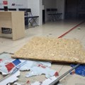 Demolirane prostorije SNS u Novom Sadu: Polomljena stakla i skinute kamere