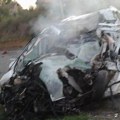 Prve slike s mesta teške nesreće kod Vladimiraca: Vozač poginuo na mestu, od auta nije ostalo ništa, zgužvan skroz, vatrogasci…