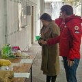 Počela akcija ublažavanja siromaštva ispred magacina Crvenog krsta u Petrovaradinu