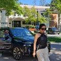 Ceca u džipu stigla na snimanje ZG, široke pantalone i poseban detalj na majici: Ovako izgleda danas