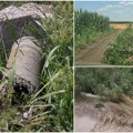 Prve slike sa mesta nesreće u Batajnici Mladići vozili kvad po njivi, upali u jedva vidljiv kanal, meštani otkrili detalje…