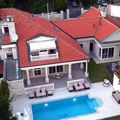 "Svi znamo čime su se bavili" Naš poznati par ima četvoro dece i živi u vili od 3 miliona evra na Dedinju: Evo kako su došli…