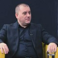 Naš poznati pevač radio je kao vozač ministra, a plata mu je bila 55.000 dinara: Evo zašto se nije zadržao na tom poslu