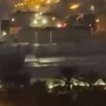 Prvi snimci napada na američku ambasadu u Bagdadu: Odjekuju eksplozije, oglasile se i sirene za opasnost