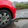 Često vozite lošim kolovozom: „Pravilo dve sekunde“ sačuvaće vaš auto od štete