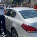 Incident u Ulici gospodara Vučića: Vozač pokušao da probije blokadu
