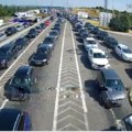 Pojačan saobraćaj, na putničkom terminalu graničnog prelaza Preševo čeka se oko sat
