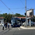 VIDEO Šapićev tramvaj od 3,2 miliona evra upravo iskočio iz šina: Ogromna gužva na Autokomandi
