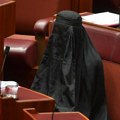 Haos u parlamentu: Senatorka obukla burku, muslimanski poslanici pobesneli: "Ovo je očigledan rasizam" (foto/video)