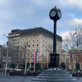 Beograd dobio novi simbol: Postavljen novi sat na kružnom toku na Trgu Republike