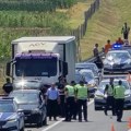 Полицајац погинуо на ауто-путу! Камионџија из Лучана оптужен за тешку несрећу: Саобраћајац зауставио ауто у зауставној траци…
