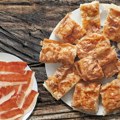 Sočna letnja gibanica: Lagana, vazdušasta i gotova bez mnogo vremena kraj šporeta