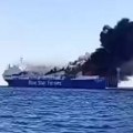 Gori brod na Egejskom moru, zapalila se paluba! Gusti crni dim prekrio nebo, drama severno od Mikonosa, izvršena hitna…