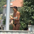 "Mnogi beže od nje kad je vide, jer se boje" Bogata Srpkinja se hvali skupocenom vilom na Kosmaju, a komšije ovako pričaju o…