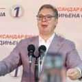 Veliki broj građana se okupio u Čačku! Pristalice liste „Ujedinjena Srbija“ stižu na predizborni skup, Vučić se obraća u 18…