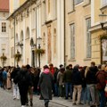 Dugi redovi u Ljubljani: Autobusima na glasanje