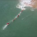Spasioci formirali lanac da izvuku plivača iz okeana (VIDEO)