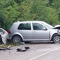 "Morali su da seku vozilo da izvuku čoveka": Jeziv čeoni sudar kod Gornje Toponice, jedan automobil potpuno smrskan završio…