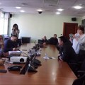 Građani u Novom Sadu zvali policiju jer je firma, osnovana pre nedelju dana, dala milione za plac