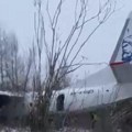 Drama u Rusiji! Avion skliznuo sa piste, zakucao se direktno u žbunje! U njemu bilo 24 ljudi! (foto/video)