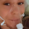 Pevačica u drugom stanju prikovana za krevet, oglasila se i zabrinula sve: "Imam nenormalnu glavobolju"