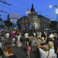 Studenti blokirali raskrsnicu kod SKC, priređen i performans – spaljeni provladini tabloidi