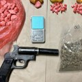 Hapšenje u Sremskoj Mitrovici: Policija u kući pronašla drogu i oružje