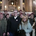 Ispred Skupštine Srbije okupljanje građana u znak podrške muškarcu ranjenom u napadu