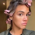 Vikleri na glavi i lice skroz bez šminke: Marija Mikić se ovako snimila pred izlazak, a evo šta je mnoge zbunilo (foto)