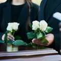 Jeziva scena na groblju: Kremacija samo što nije počela, a iz kovčega se začulo kucanje - rodbina je zanemela u šoku
