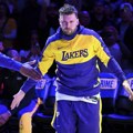 Lejkersi nastavljaju da tonu: Dončić i Lebron ne mogu sve sami