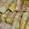 Da li ste probali letnje sarmice? Iskusne domaćice znaju da je ovo pravi gastro užitak. Lagano, a hranljivo, zdravo i ukusno…