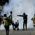 Demonstrant upucan na neredima protiv američkog centra za ebolu
