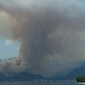 (Foto i video) Požar kod Herceg Novog ponovo aktivan: Vatra se približila kućama u Bijeloj i Baošićima