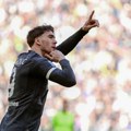 Vlahović nosi "čuku" od 350.000 evra! Dres je crno-beli, ali na satu ima i crvene! (foto)