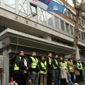 Protest neformalnih grupa prosvetnih radnika ispred Ministarstva prosvete i RTS-a