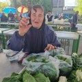 Kopriva iz Dobrinkine bašte na pijačnoj tezgi: Ovo je jedna od najzdravijih biljaka