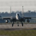 Dignuti borbeni avioni F-15E; Poslati 7.200 km? FOTO