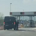 Vraćali se autom iz crne gore, odjednom krenule poteškoće s gasom! Mup o požaru na naplatnoj rampi u Obrenovcu: Vatra…